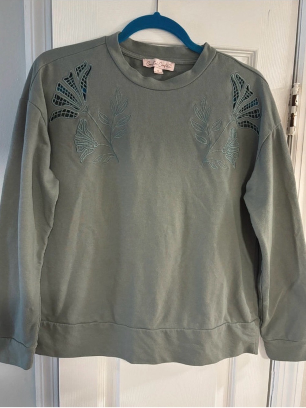 Coastal Comfort Embroidered Leaf Crewneck Sweater in Sage